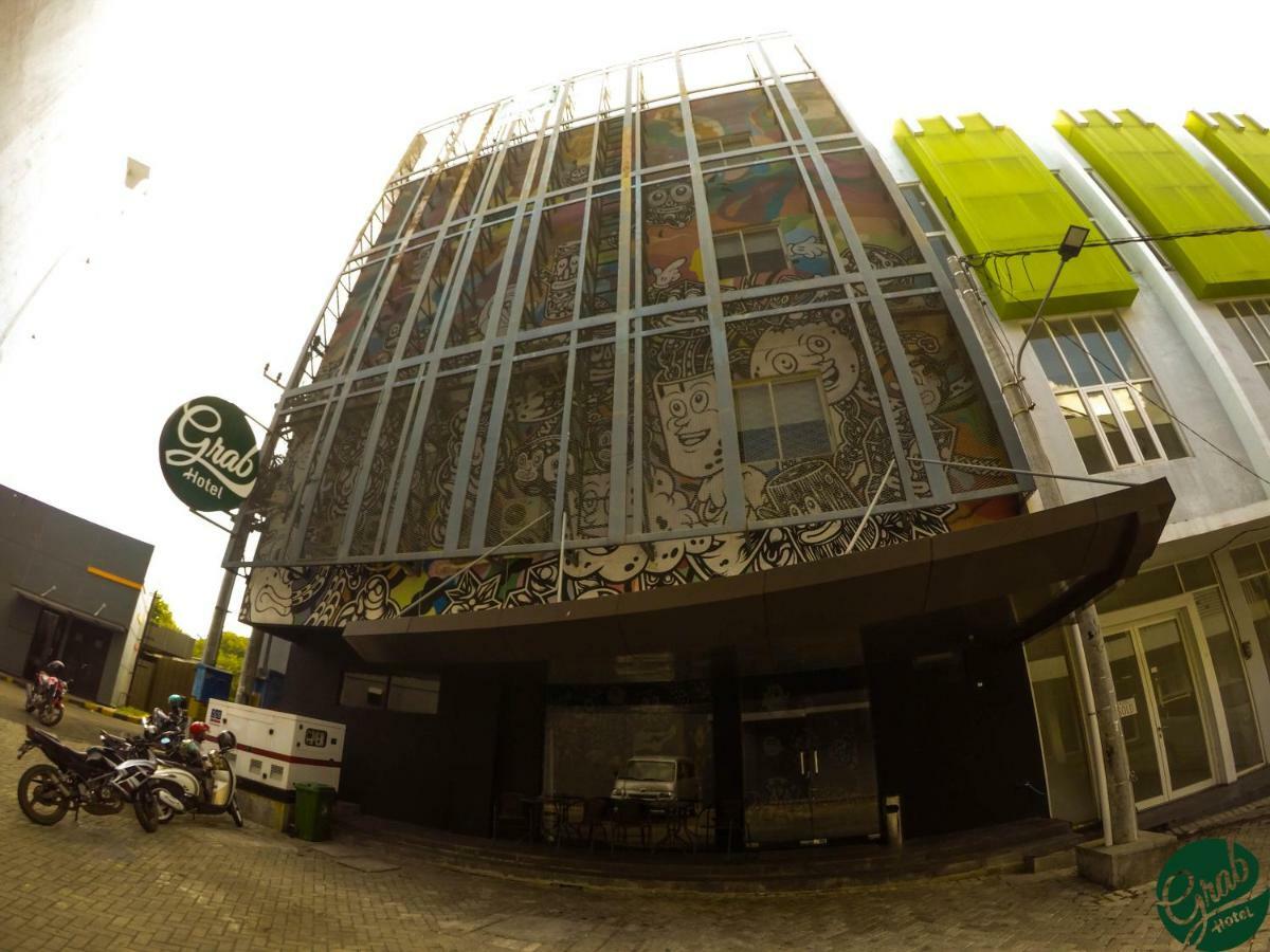 Grab Hotel Gresik Exterior foto